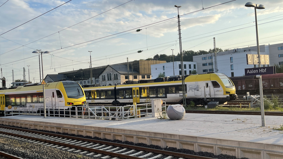 Winfried Mack fordert mehr Weitsicht bei der Streckenplanung von Verkehrsminister Hermann, damit der Zug vom Hauptbahnhof Aalen nach Inbetriebnahme von Stuttgart 21 nach Tübingen durchfahren kann. 